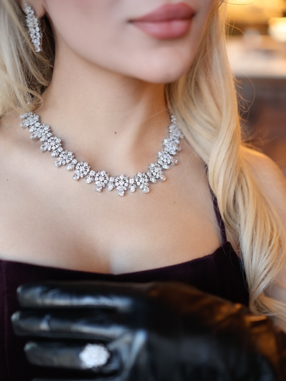 Amelia Yüzük - Ayarlanabilir standart ölçüde, rodyum kaplama ve zirkon taşlarla şıklığı yansıtan yüzük.