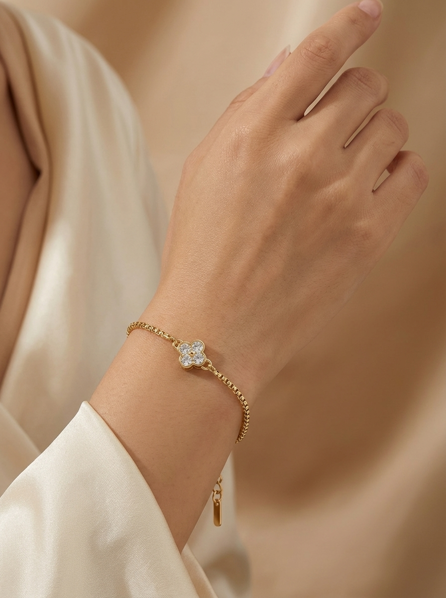 Atelier Duygu'nun tasarımı olan Aria Bileklik, minimal stilin en zarif ifadesi ile her anınıza şıklık katıyor.