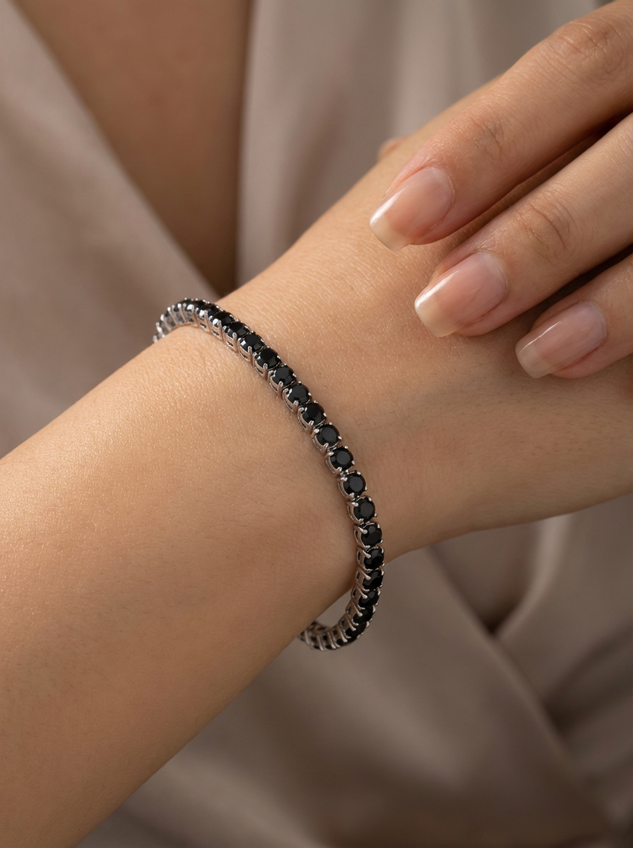 2.5MM | Black Silver Su Yolu Bileklik, nikel içermeyen, hafif ve şık bileklik, ayarlanabilir mekanizmasıyla her bilek ölçüsüne uygun, sofistike bir aksesuar.