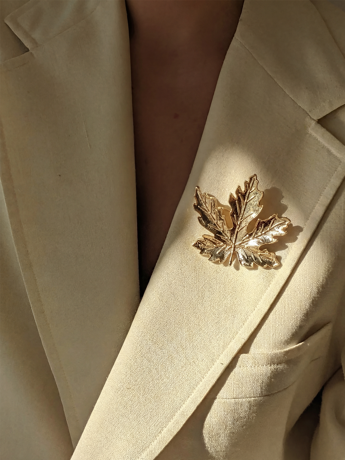 Vivienne Yaprak Broş