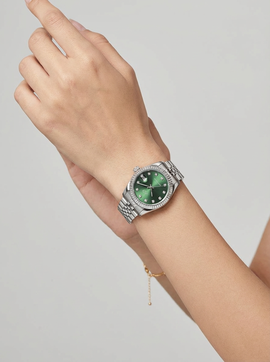Green Stones Saat’in şık kordonu ve zarif tasarımı, günlük stilinizi tamamlayacak mükemmel bir aksesuar.