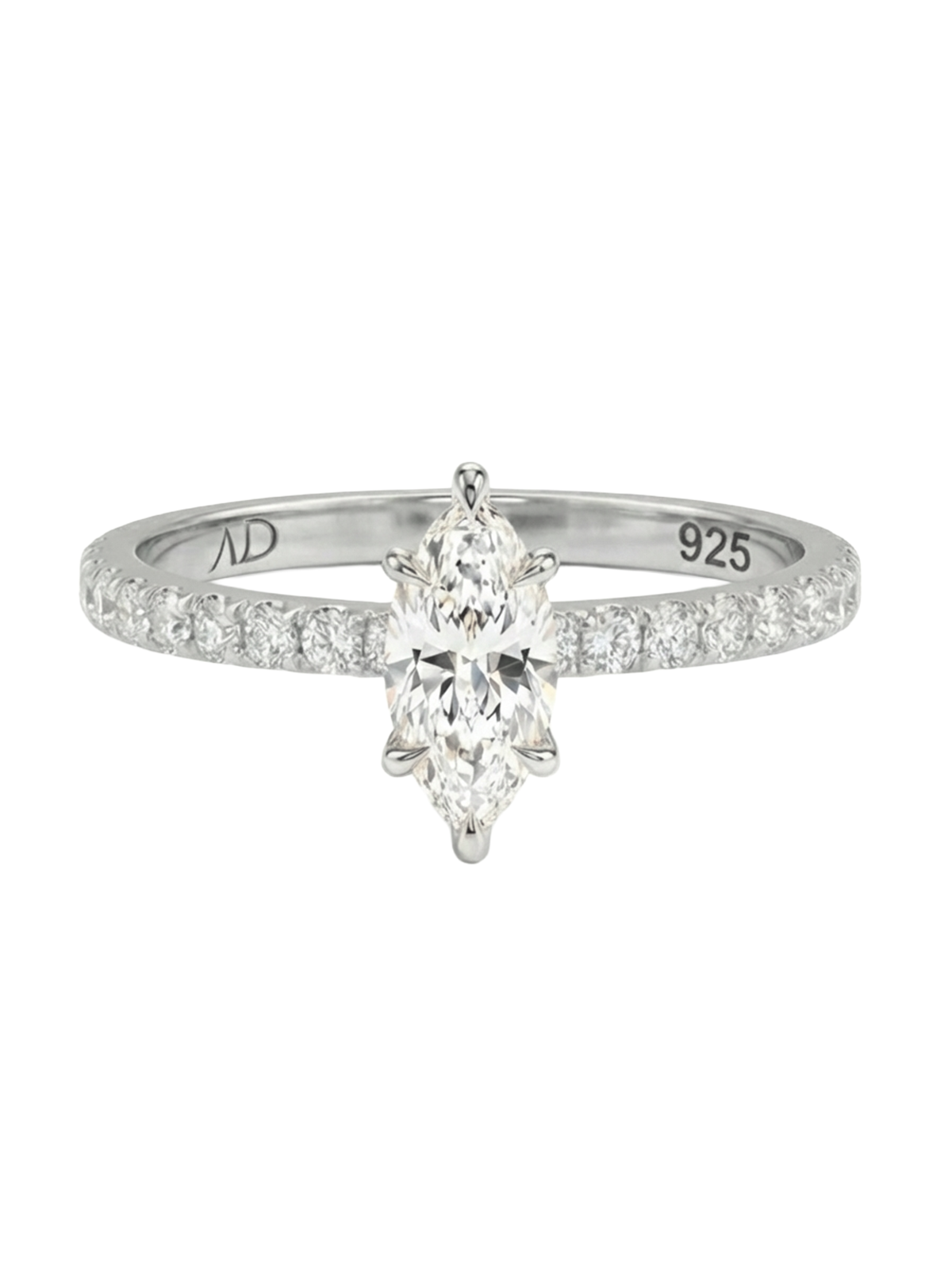 0.81CT Marquise Cut Eternity Yüzük, zarif tasarımı ve 925 ayar gümüşle şıklığı bir araya getiriyor.