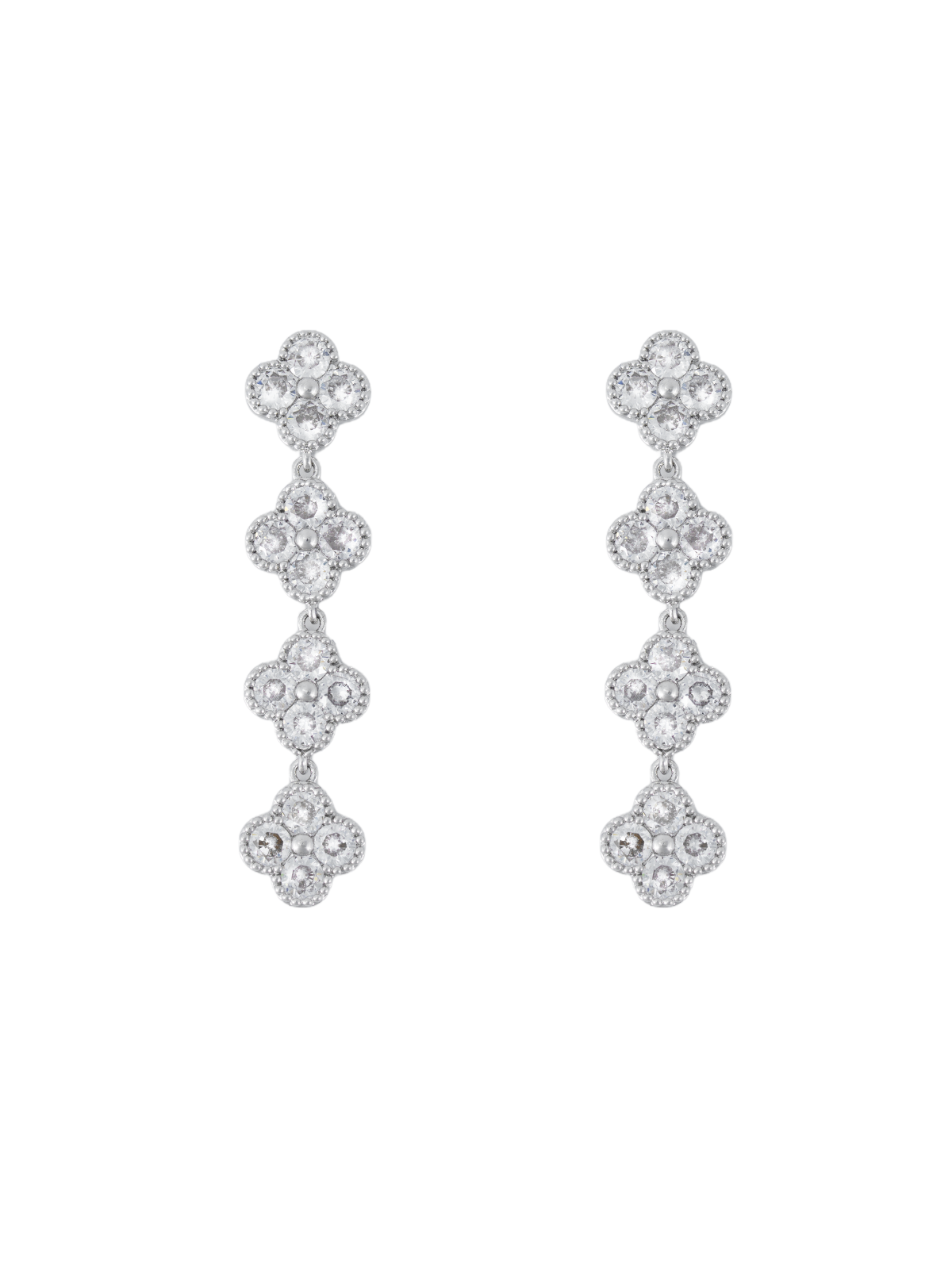 Pure Küpe, zarif tasarımıyla dikkat çeken, parlayan gümüş kaplamalı ve pırlanta görünümünde zirkon taşlarla süslenmiş şık sallantılı küpe modeli.