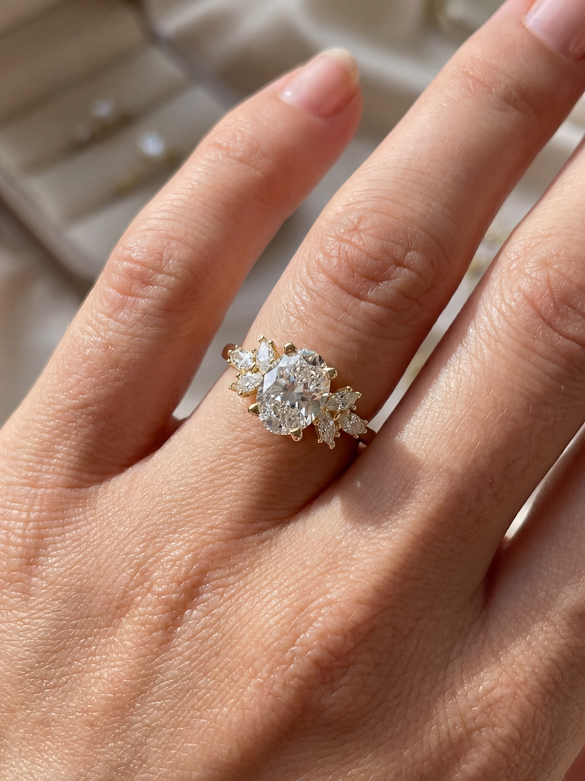 2.3CT | Oval Cut Floral Eternity Yüzük