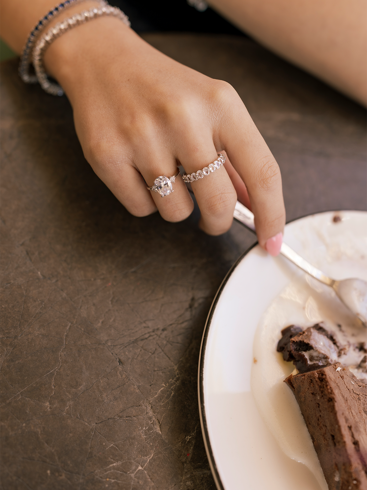 Noara Oval Cut Yüzük