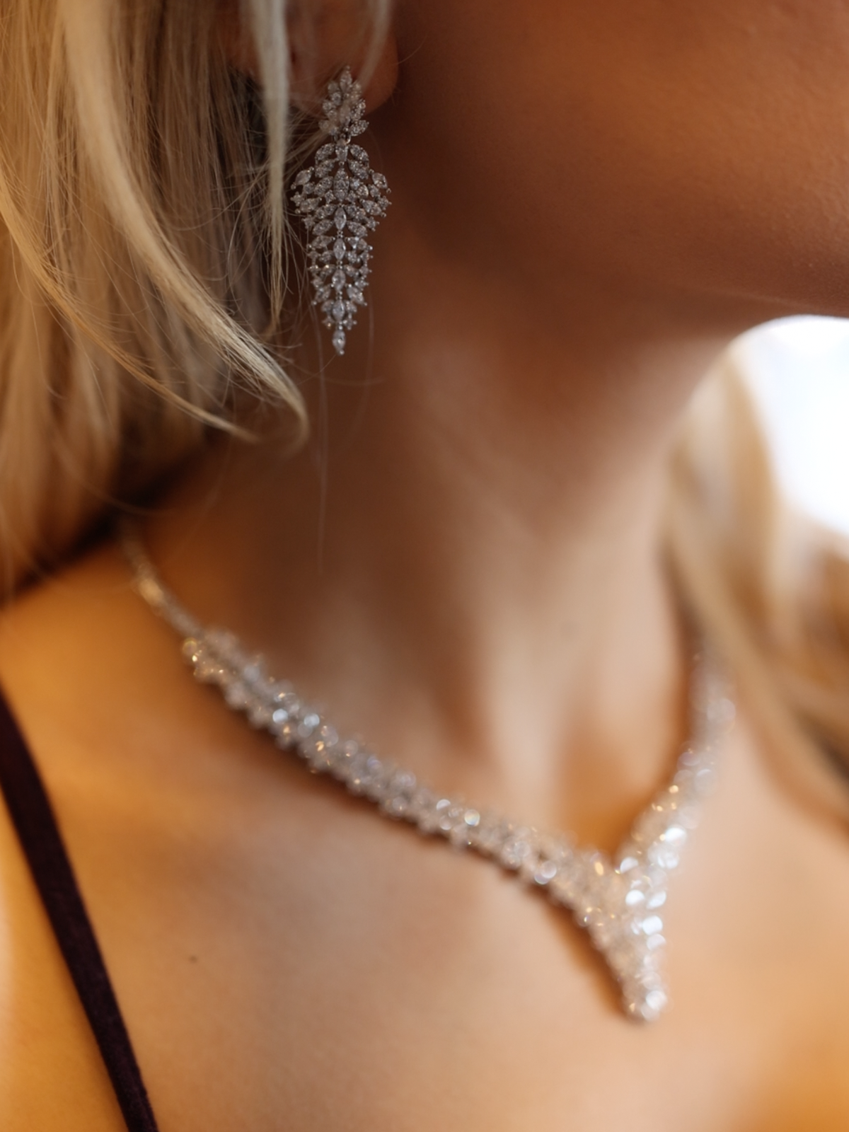 Harper Kolye - Küpe - Bileklik - Yüzük Set; modern ve klasik çizgileri bir araya getiren elegan takı seti.