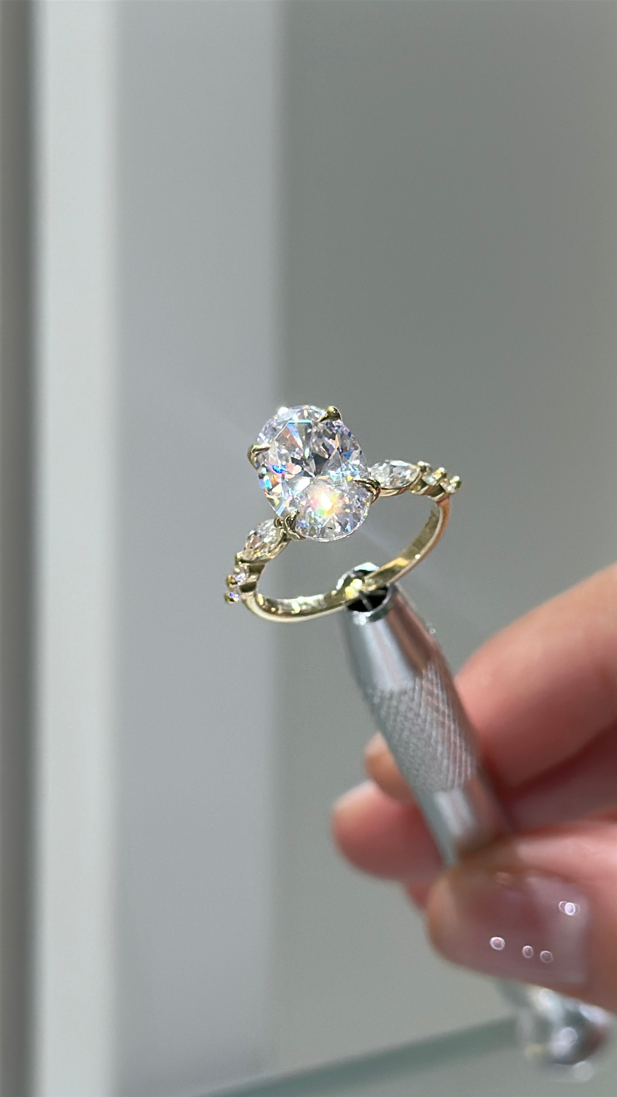 3.2CT | Oval Cut Flora Eternity Yüzük