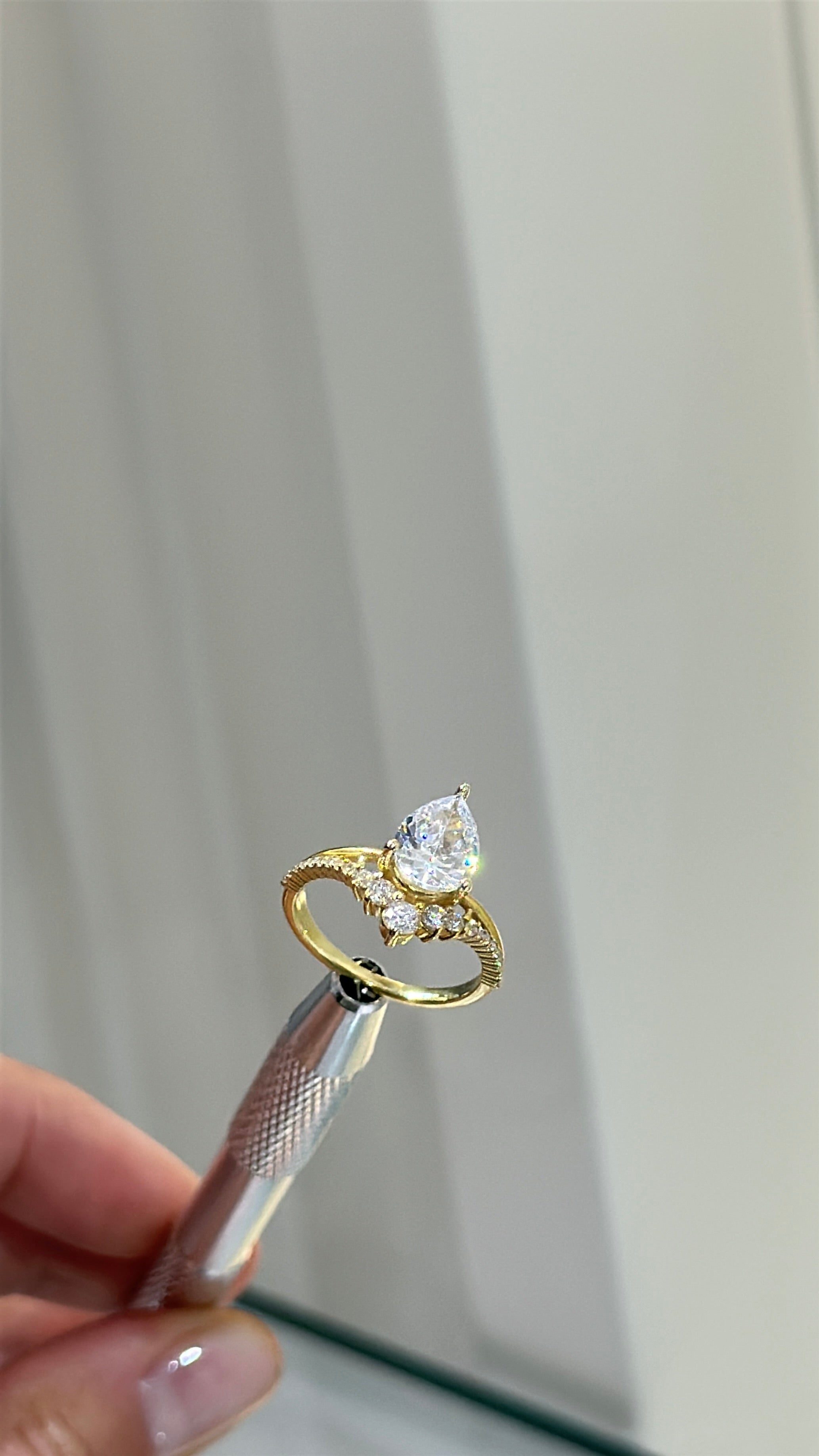 2CT | Pear Cut Alina Eternity Yüzük