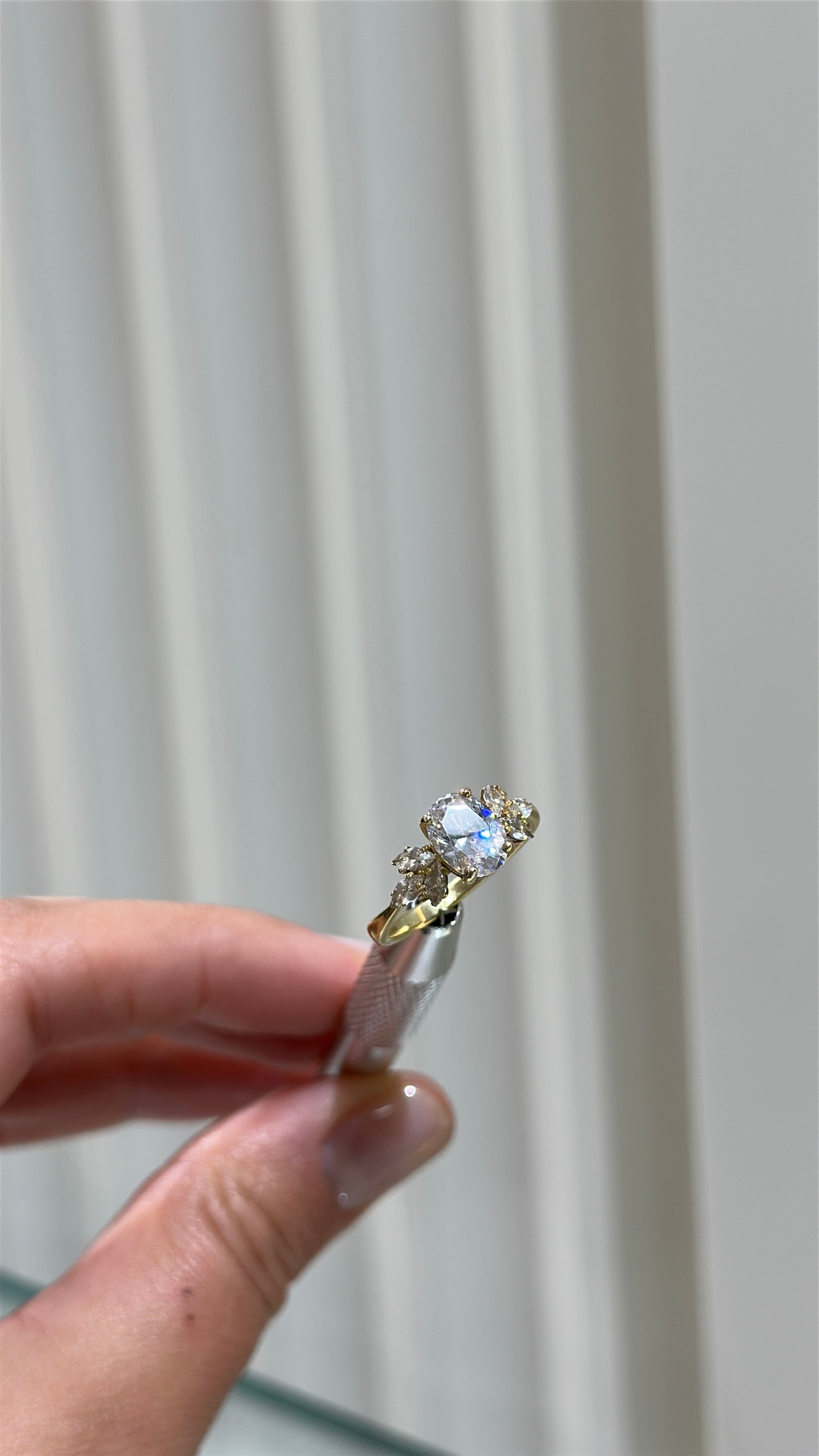 2.3CT | Oval Cut Floral Eternity Yüzük