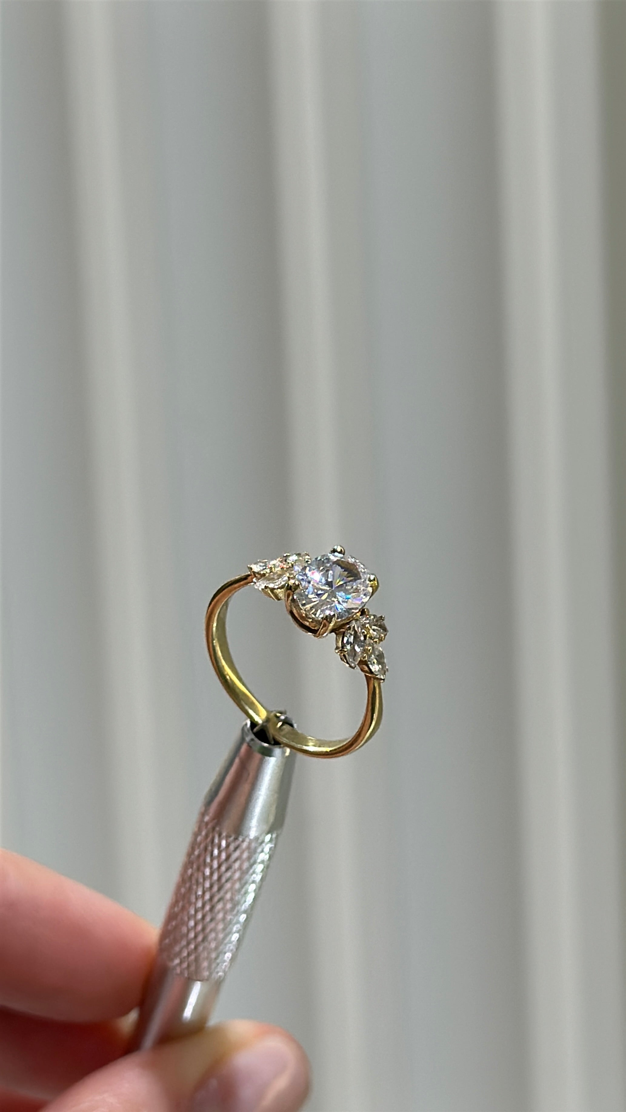 2.3CT | Oval Cut Floral Eternity Yüzük