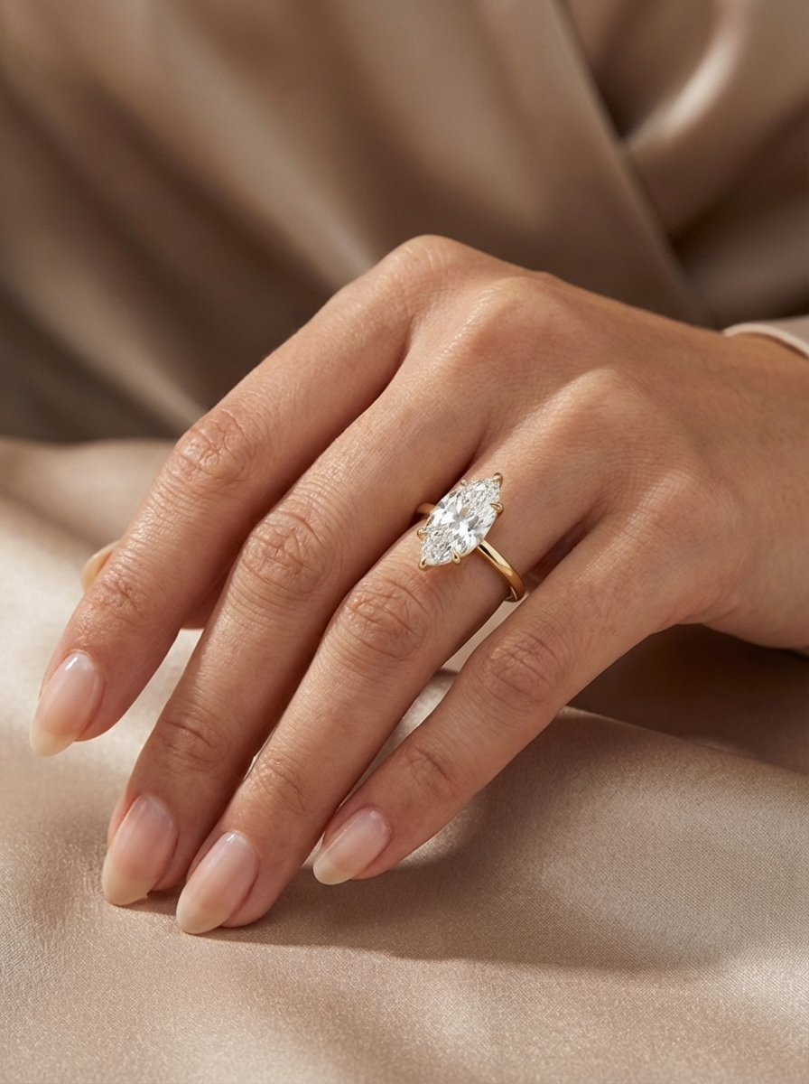 Eşsiz marquise cut kesimiyle 2.2CT Marquise Cut Yüzük, lüks bir görünüm sunuyor.