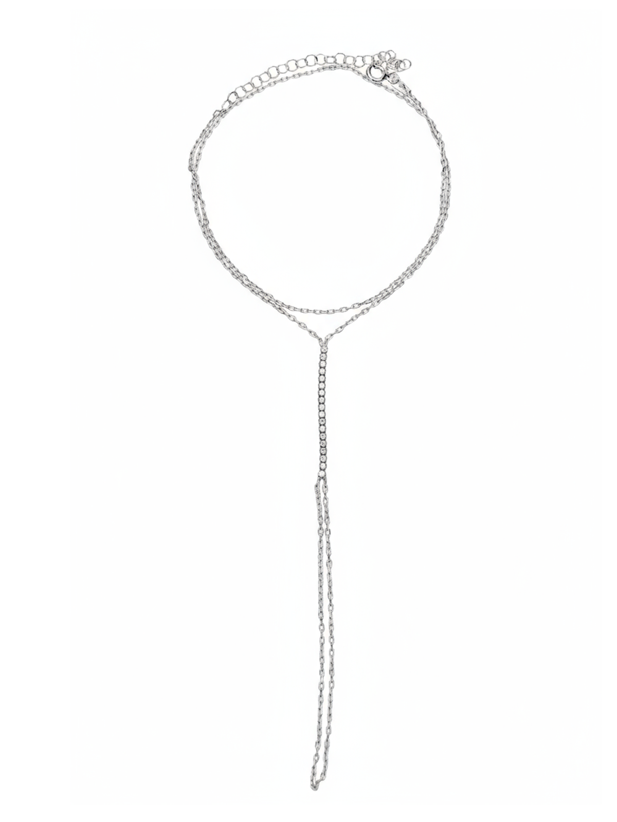 Lyra Şahmeran bileklikte kullanılan dikey dizilimli zirkon taşlar, feminen ve ışıltılı bir görünüm katıyor.