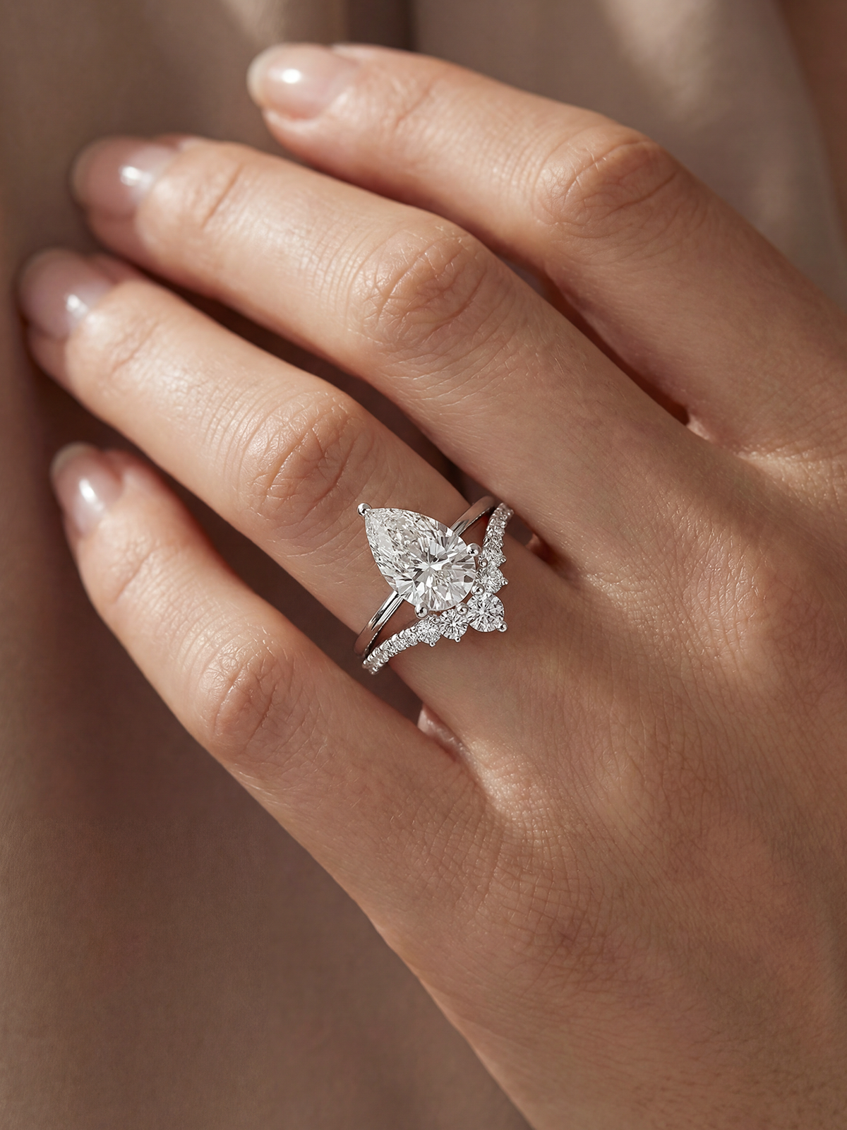 2CT | Pear Cut Alina Eternity Yüzük